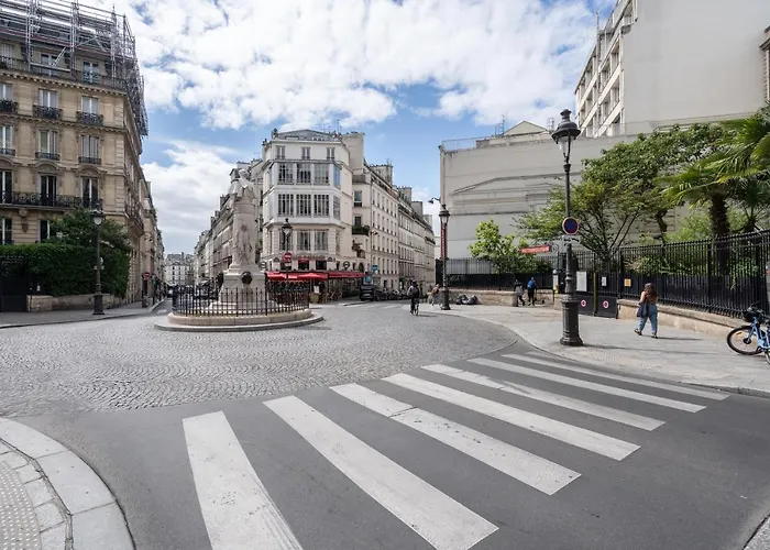 Stay In The Heart Of Paris