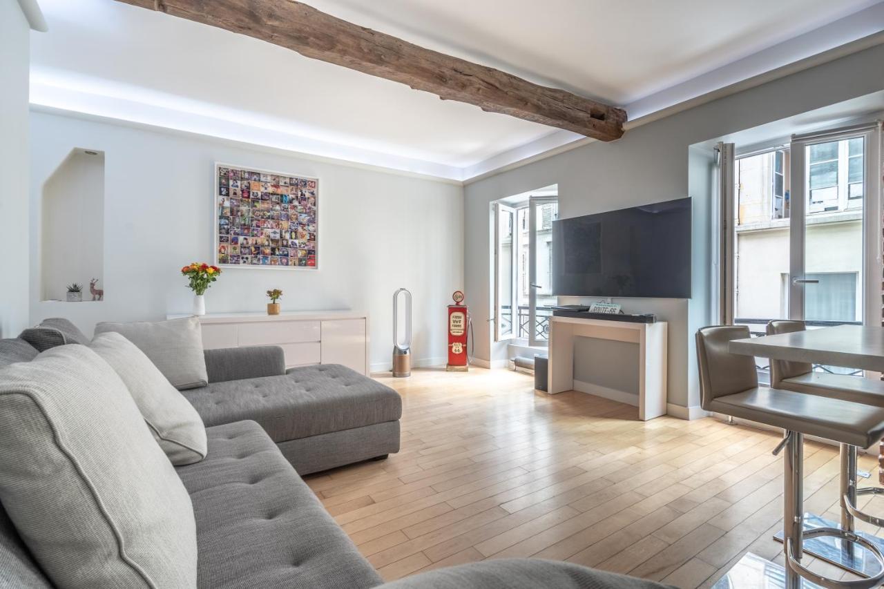Apartment In The Heart Of *