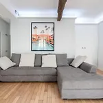 Stay In The Heart Of Paris